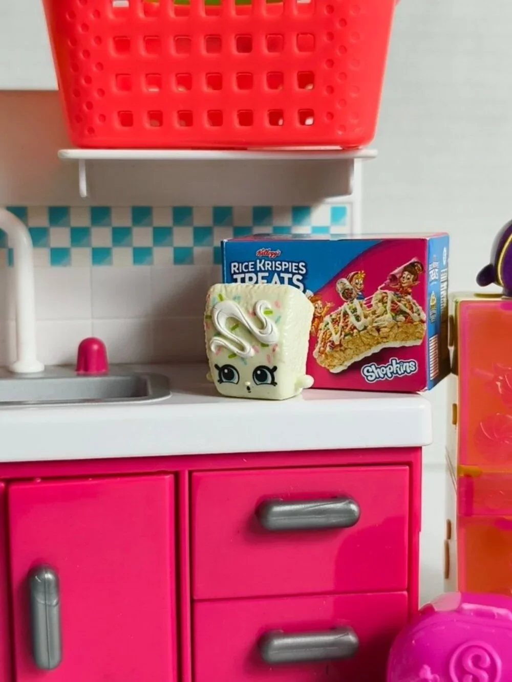Shopkins Chef Club Hot Spot Kitchen Playset Exclusive Figures Real Littles